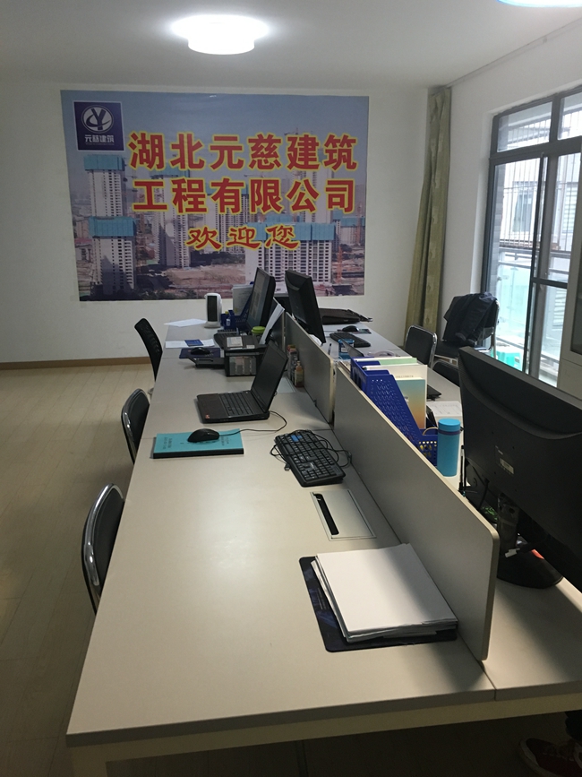 辦公環(huán)境——辦公桌.JPG